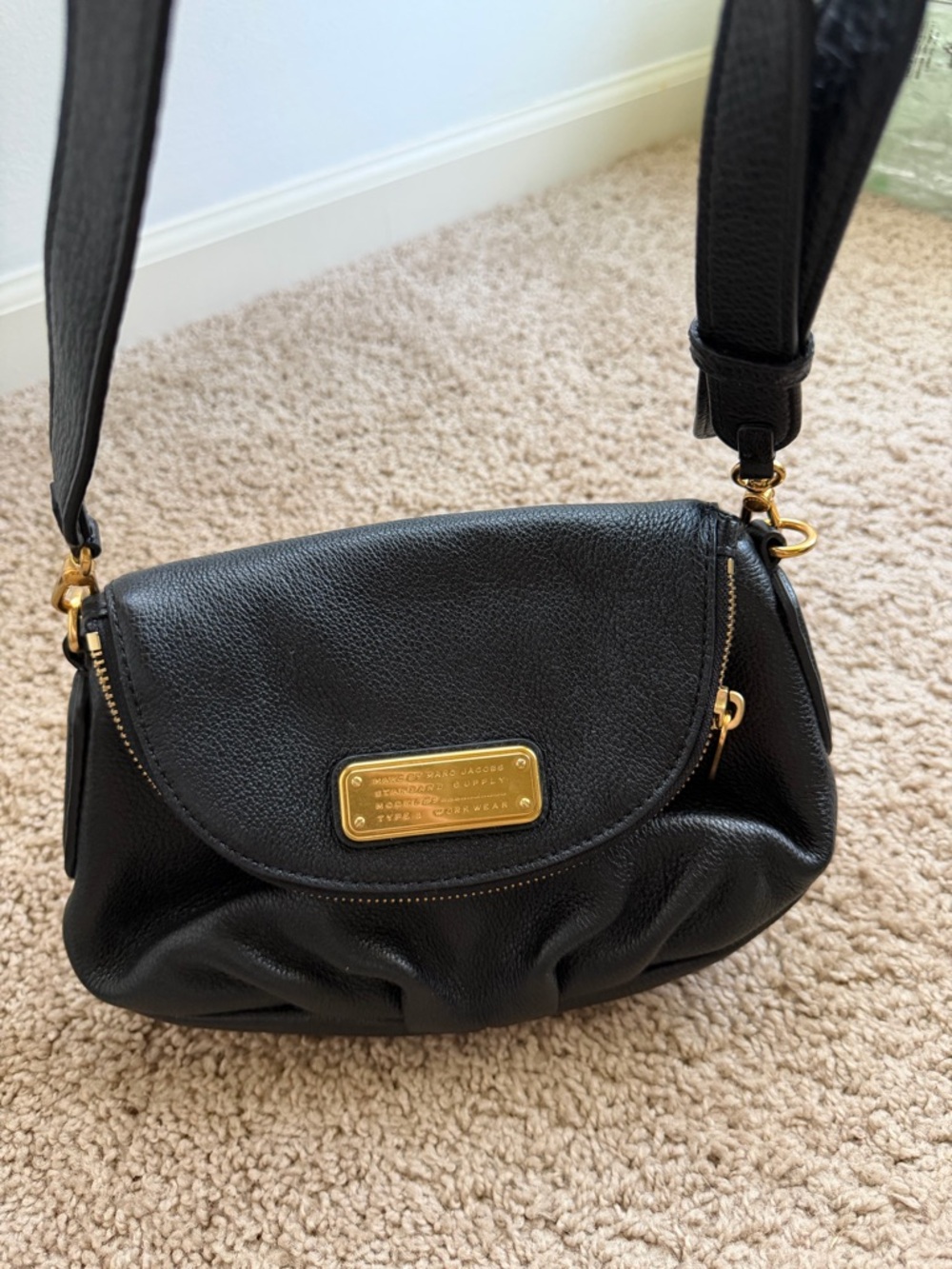 Marc Jacobs Black Leather Crossbody Shoulder Bag with Gold Plate - Picture 4 of 6